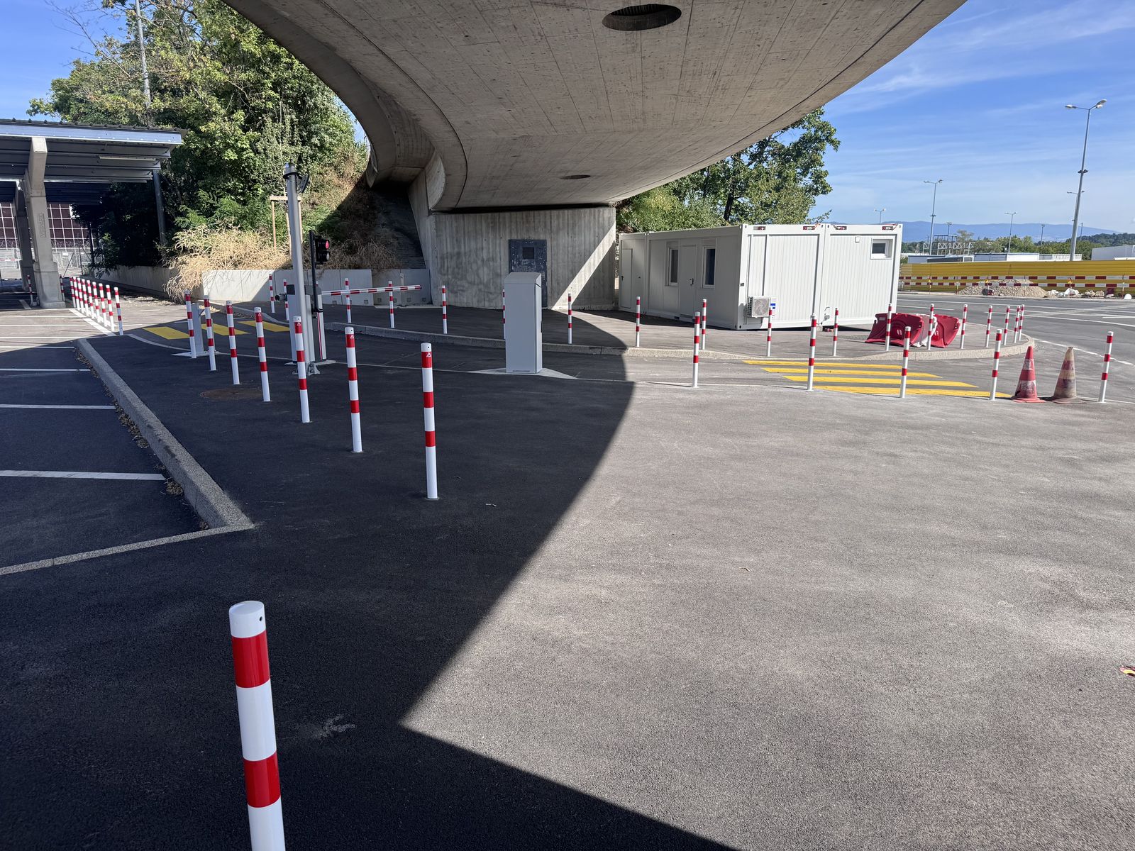 Signalisation routière de chantier installée par Concept Clôtures